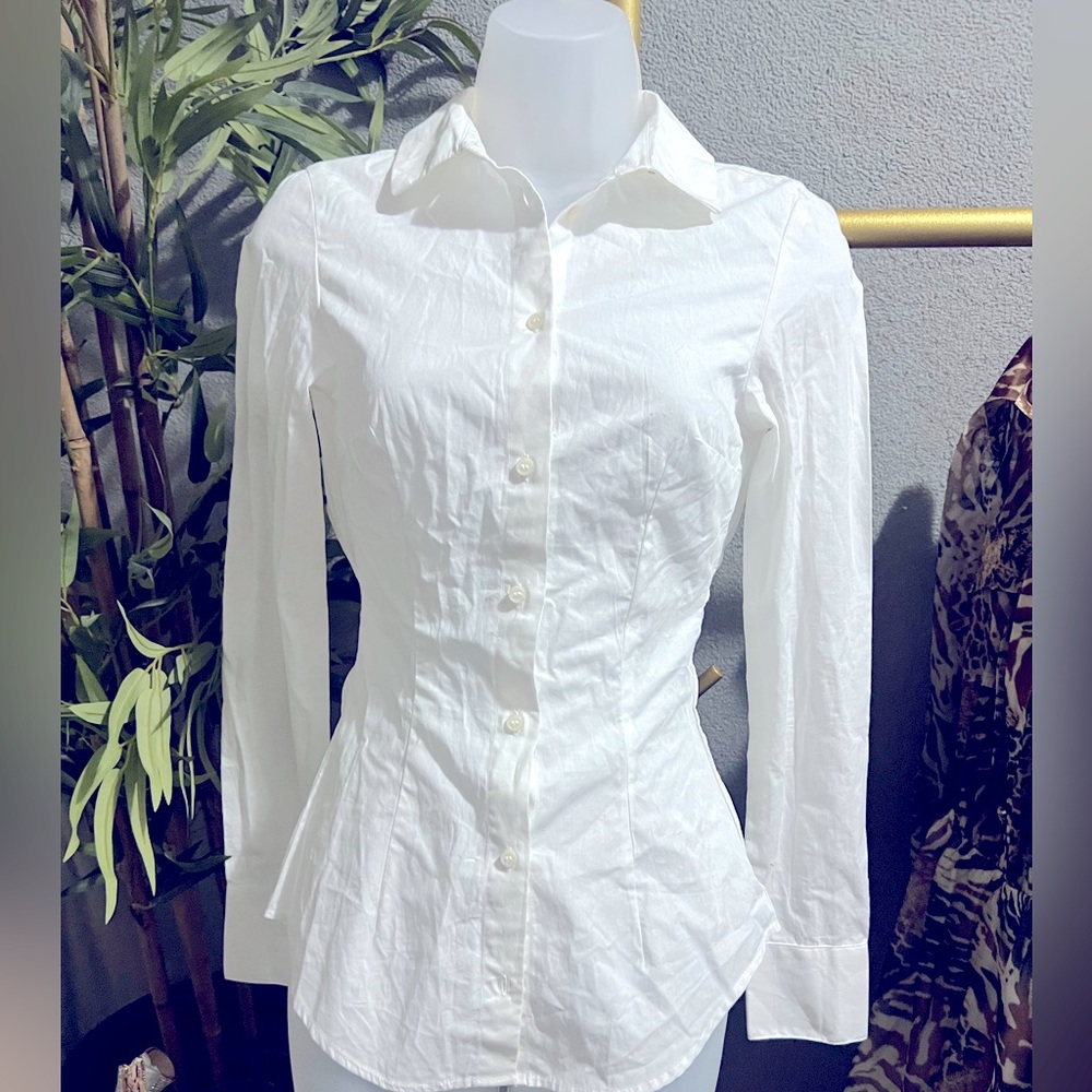 Backless buttoned shirt